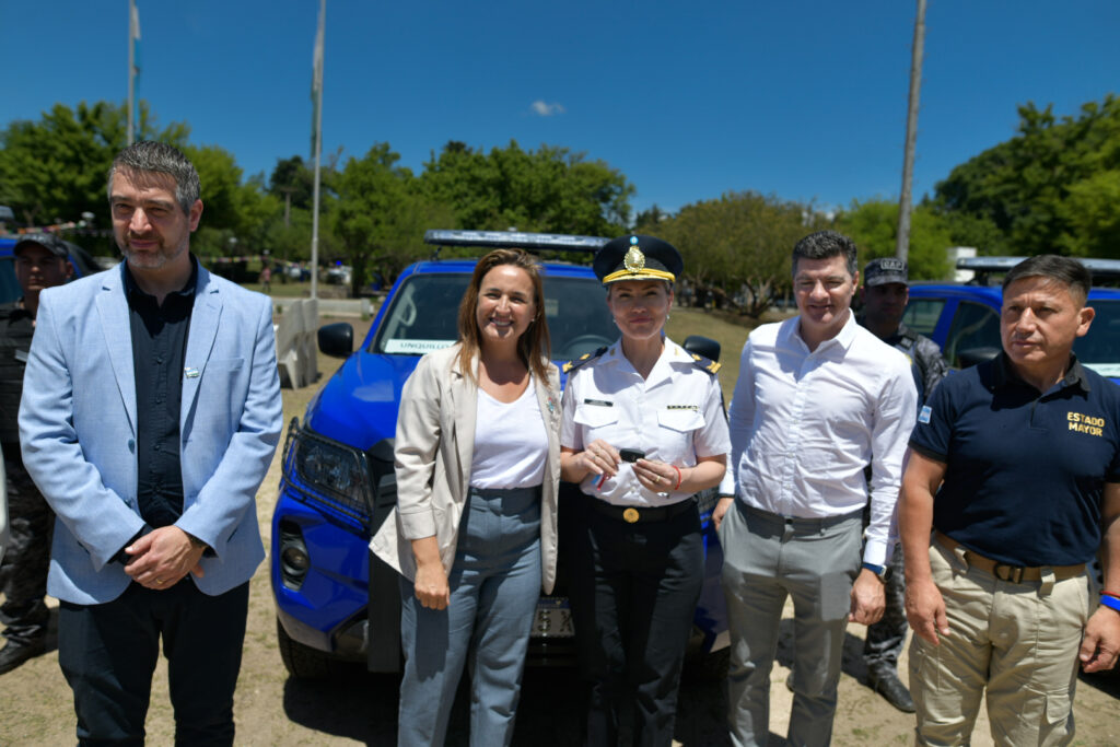 Prunotto encabezó la entrega de móviles policiales para Sierras Chicas